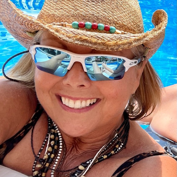 Meet your Posh Designer - Picture 2 of 4